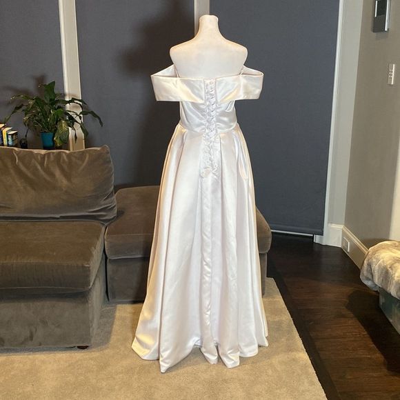 Women’s Beautiful White Off the Shoulder Party Wedding Dress Corset Back Size 10 - Picture 4 of 12